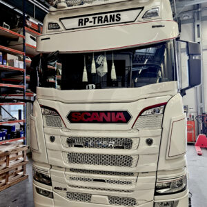 Sun Visor “Radius” 39 cm for Scania NTG with 2 holes for marker lights