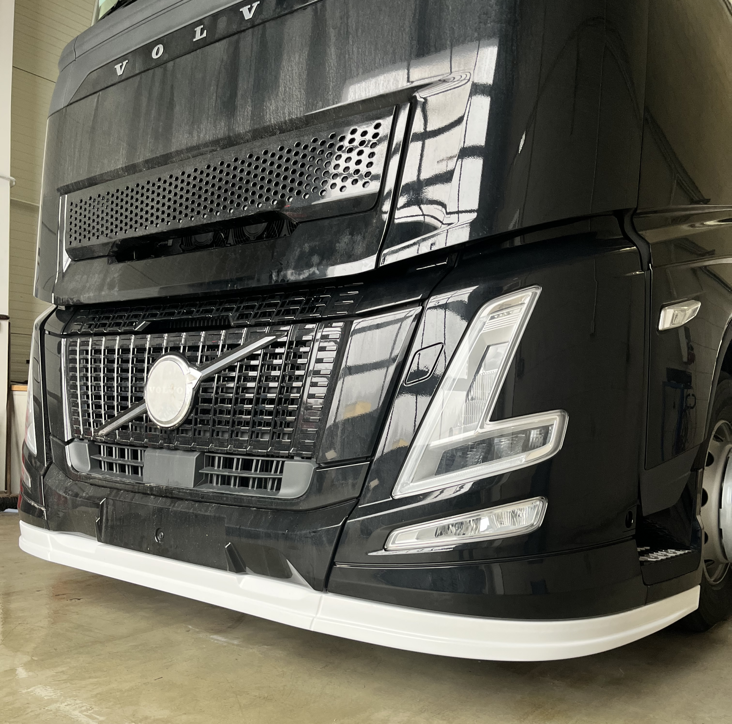 Bumper Spoiler for Volvo AERO - Image 2