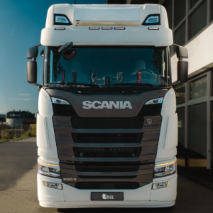 TruckKing "Classic" Sun Visor for SCANIA NG S&R 2016- with Mounting Kit, 35 cm Depth – 5 Cut-outs for LEDSON Optoline NGR+ Marker Lights
